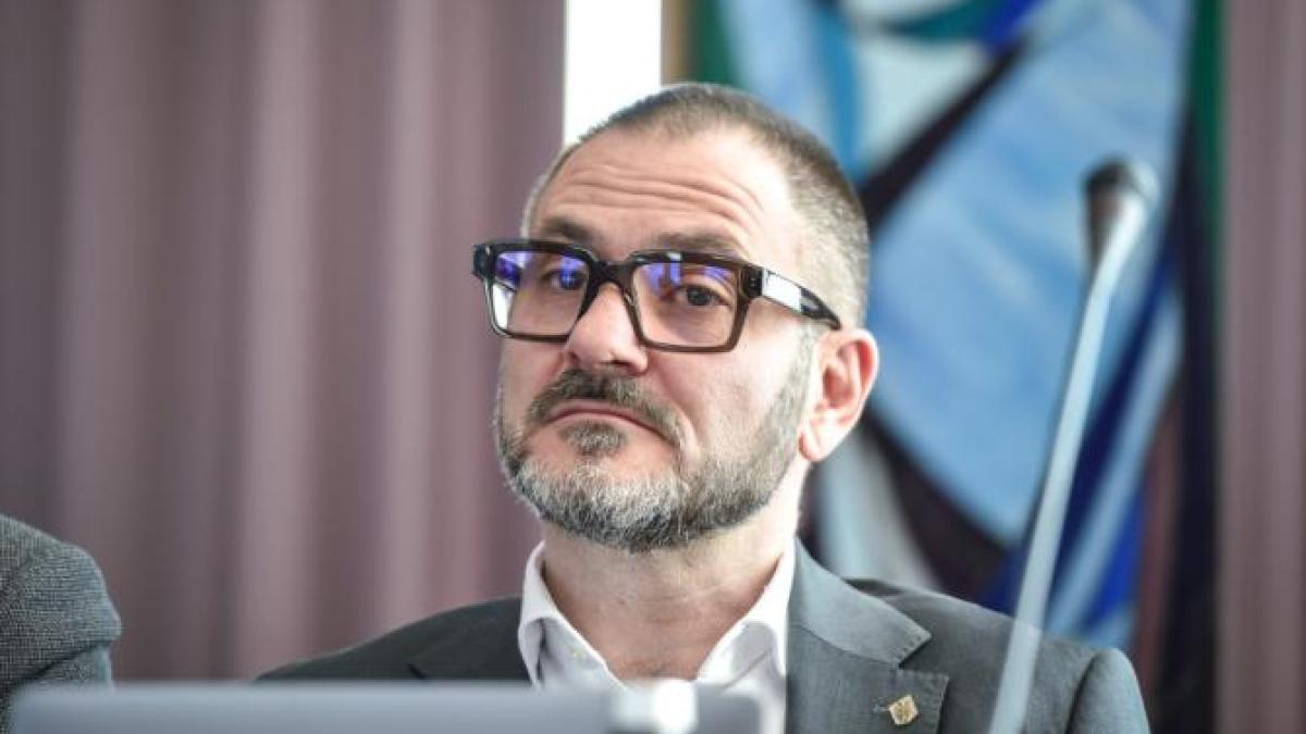 unde-este-ilegal--horia-constantinescu--linie-directa-pe-whatsapp-pentru-sesizari-discutam-despre-drobul-de-sare-m-am-razbunat-pe-cineva_95949200