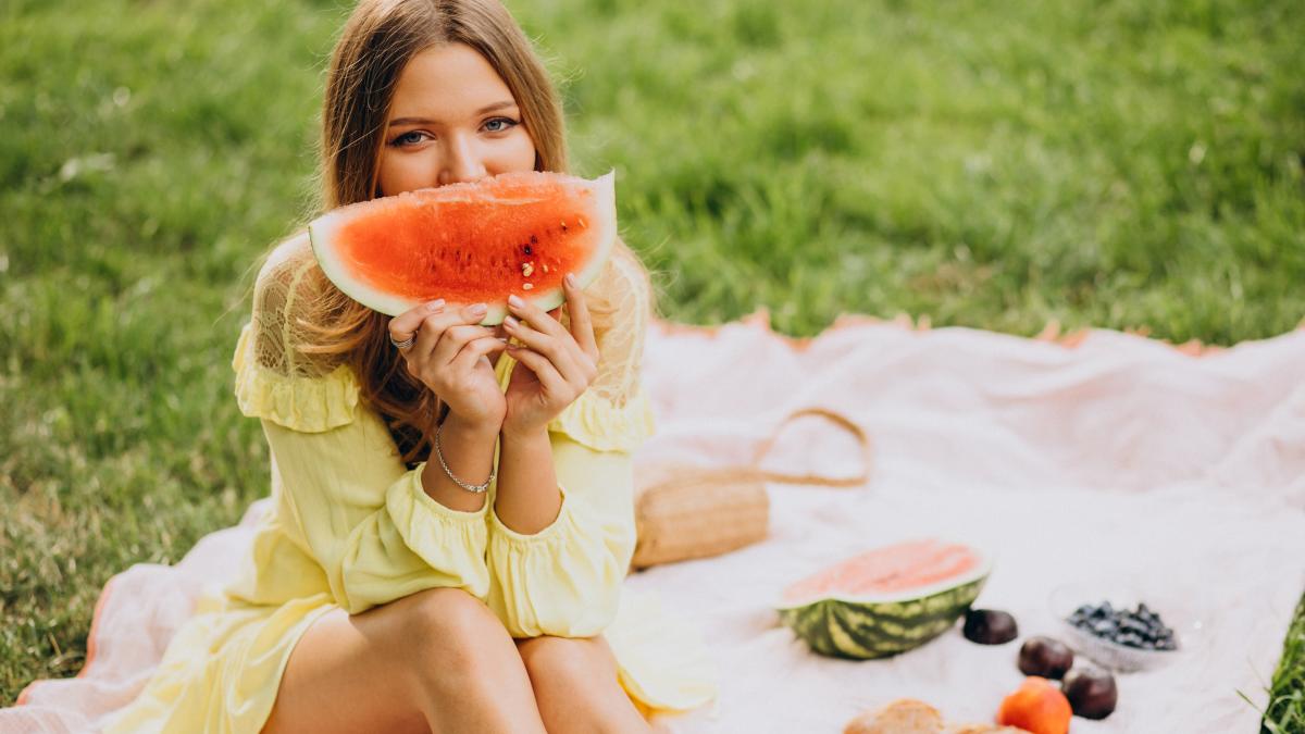 alimentele-permise-si-interzise-pe-canicula--medic-trebuie-sa-fim-atenti-la-procesul-de-termoreglare_12037800