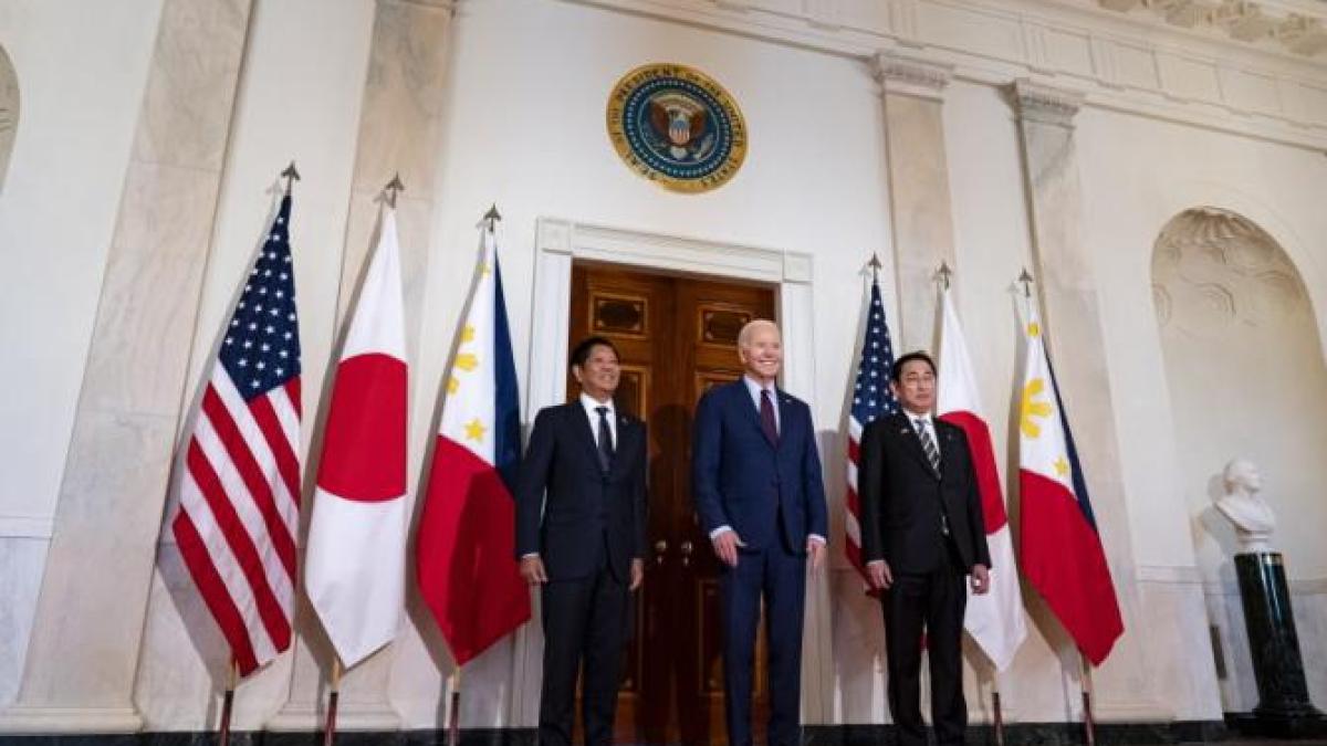 joe-biden-avertizeaza-beijingul-si-promite-sa-apere-filipinele-in-cazul-unui-atac-in-marea-chinei-de-sud_74725400