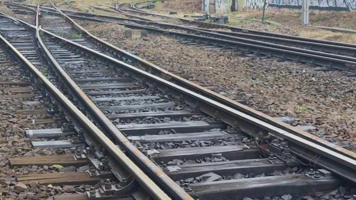 trenuri-blocate-in-camp-din-cauza-caniculei--minute-de-intarziere-si-pasageri-revoltati_76149000