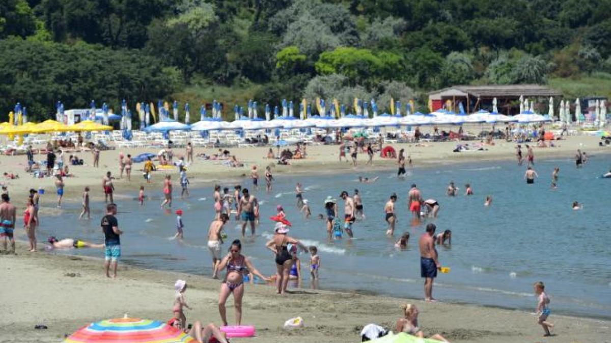 distanta-colosala-intre-banii-romanilor-si-preturile-de-pe-litoral--valcu-si-bulai--analiza-sezonului-estival-era-un-banc-misto-despre-bogatia-lui-tiriac--masurata-in-hamsii_16590900