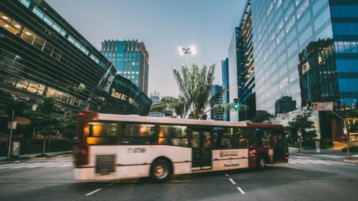 uber-plateste-1000-de-dolari-pe-luna-sa-si-lase-masinile-acasa_67158900