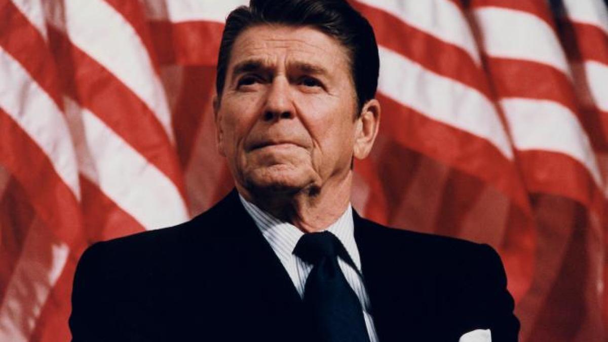 cum-a-dezumflat-presedintele-republican-ronald-reagan-atacul-democratilor-pe-tema-varstei-inaintate-imagine-gratis_17532400