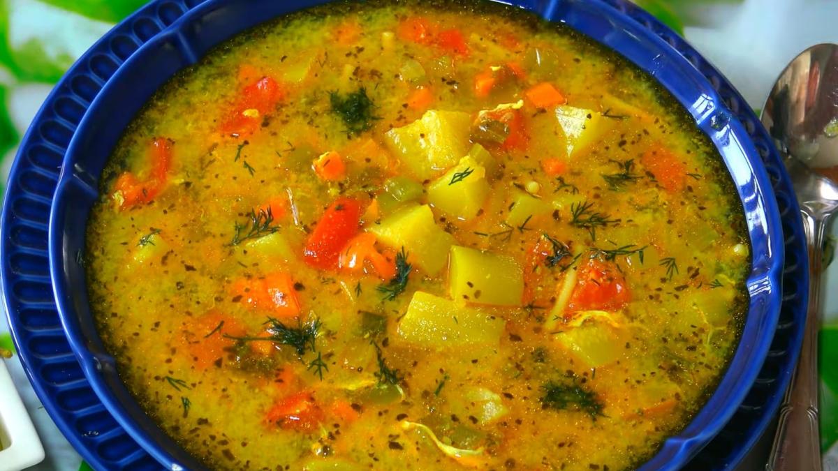 bors-de-dovlecei-in-floare-reteta-din-1938--este-perfecta-pentru-zilele-toride-de-vara_76647000