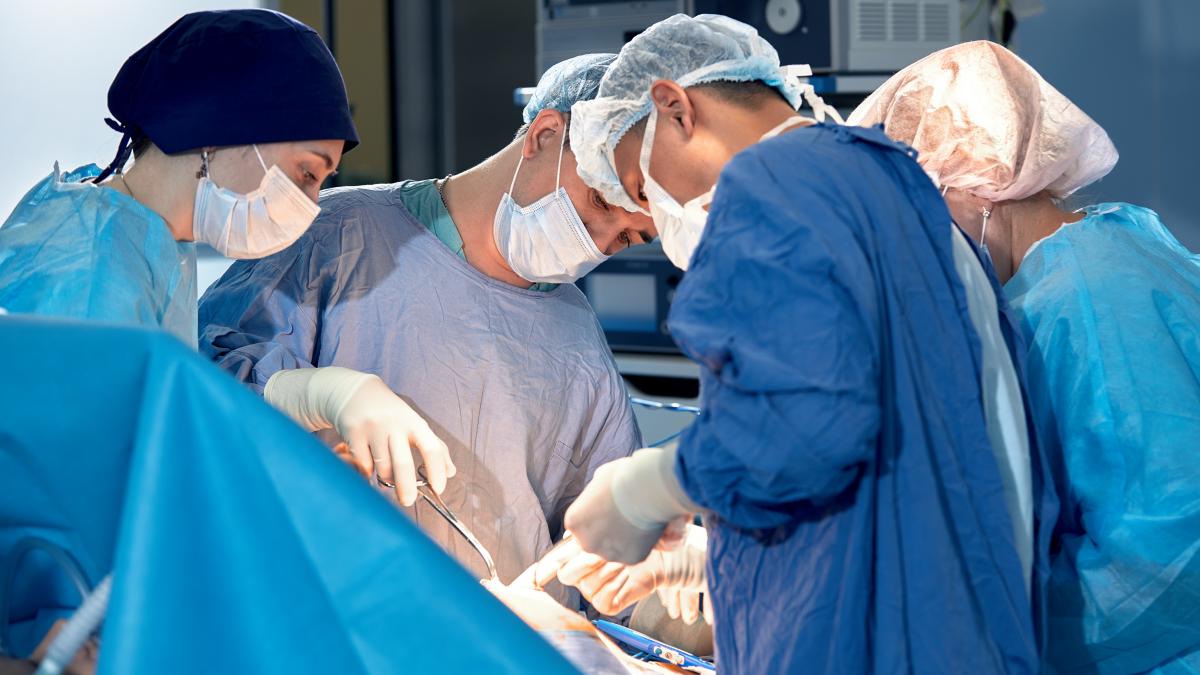 riscul-major-al-operatiilor-clasice-de-tiroida--dr--radu-mihai-sanador-arata-greseala-care-duce-la-un-dezastru_94975900