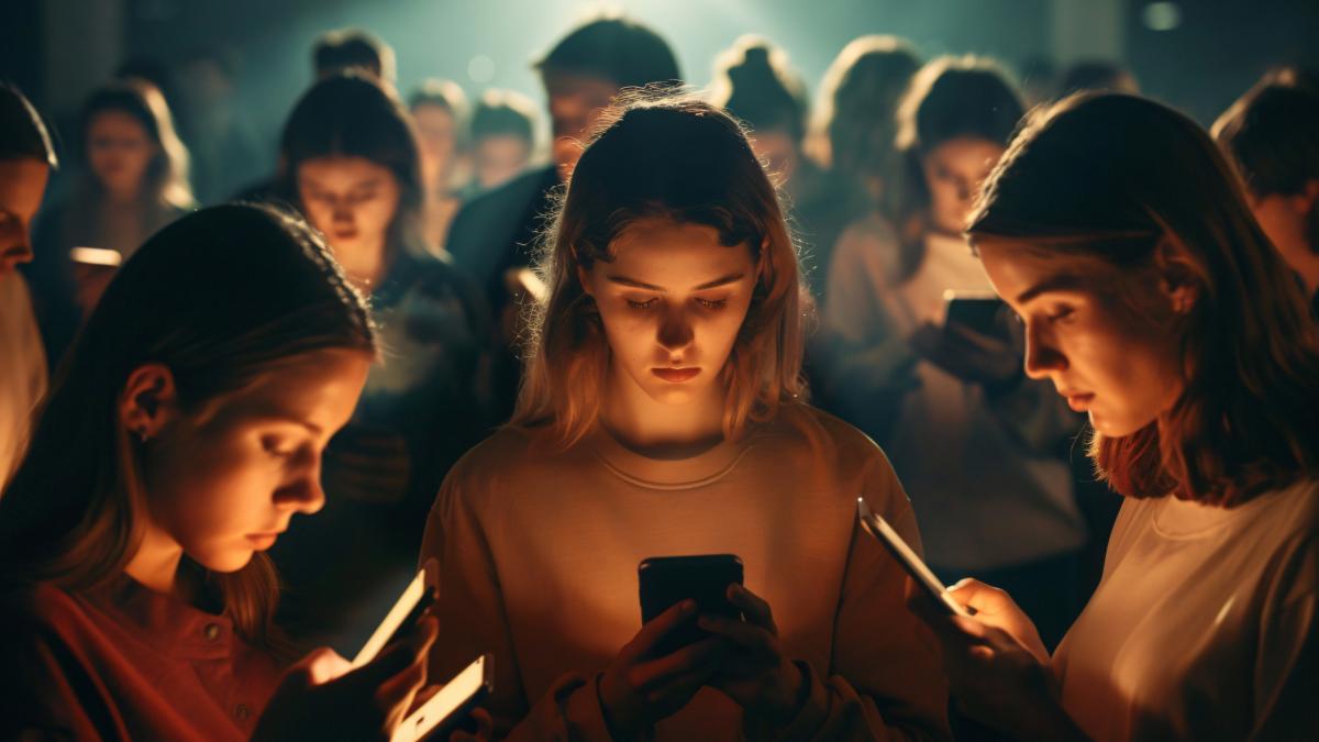 dependenta-de-internet-remodeleaza-creierul-adolescentilor-si-ar-putea-duce-la-alte-adictii--potrivit-unui-studiu_21740100