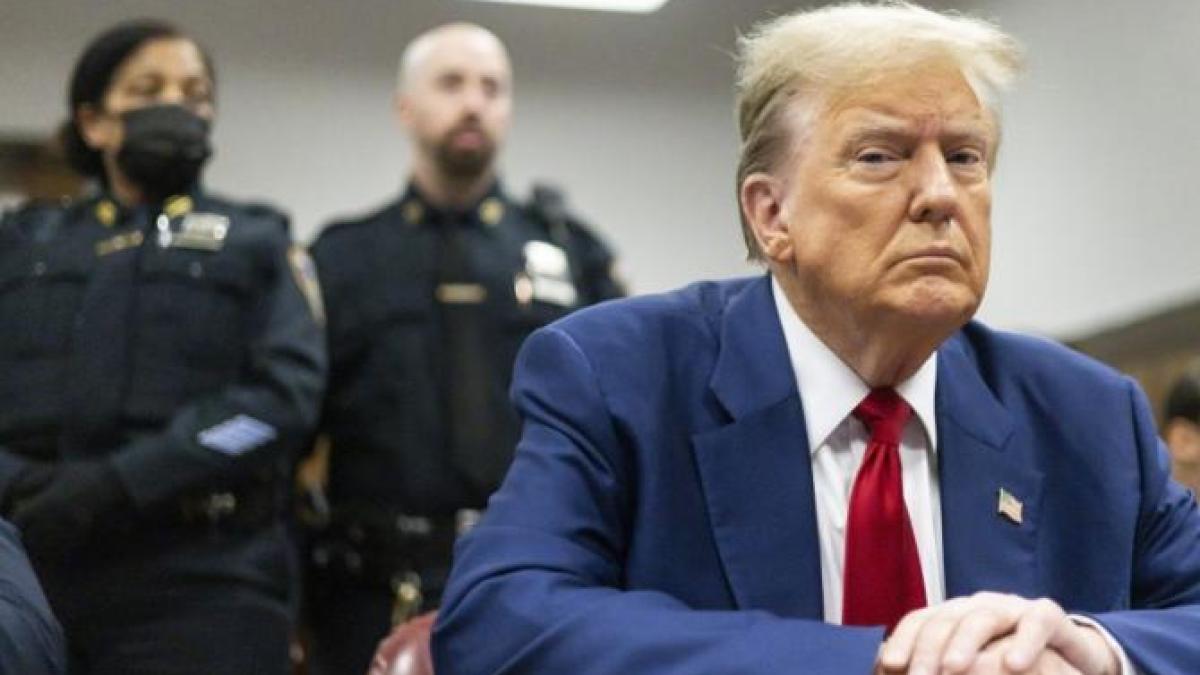 trump--amendat-si-amenintat-cu-incarcerarea--fostul-presedinte-a-atacat-verbal-martorii-si-juratii-in-procesul-stormy-daniels_95826100