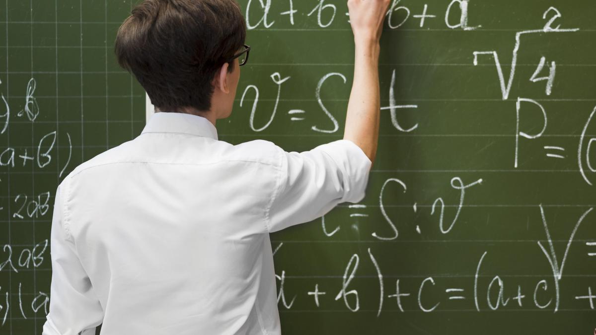 student-matematica-math_89836200