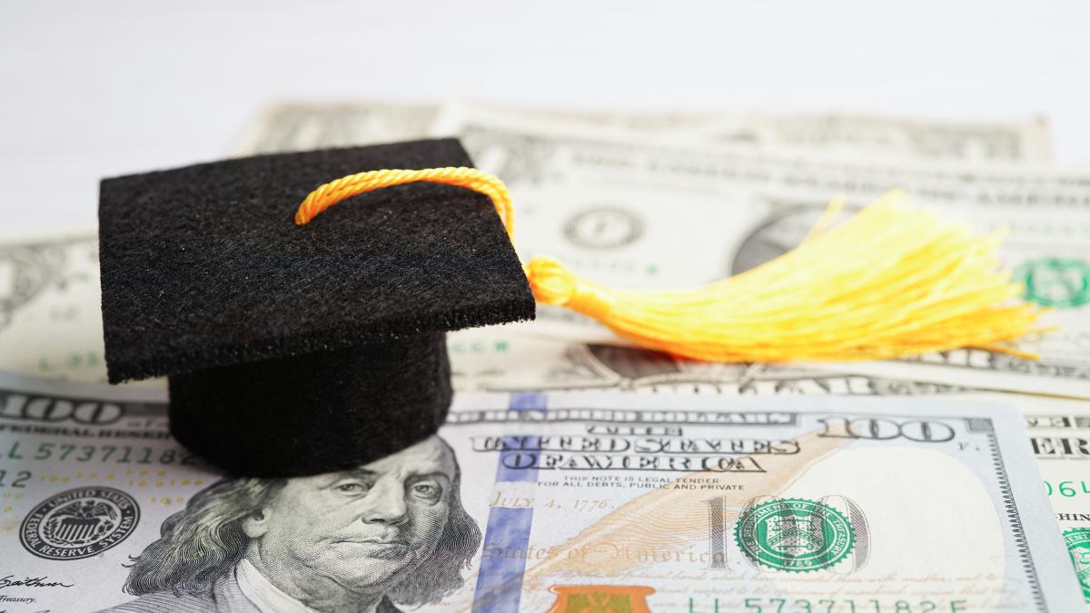 biden-sterge-peste-7-miliarde-de-dolari-din-datoriile-studentilor--inainte-de-alegeri_34495600