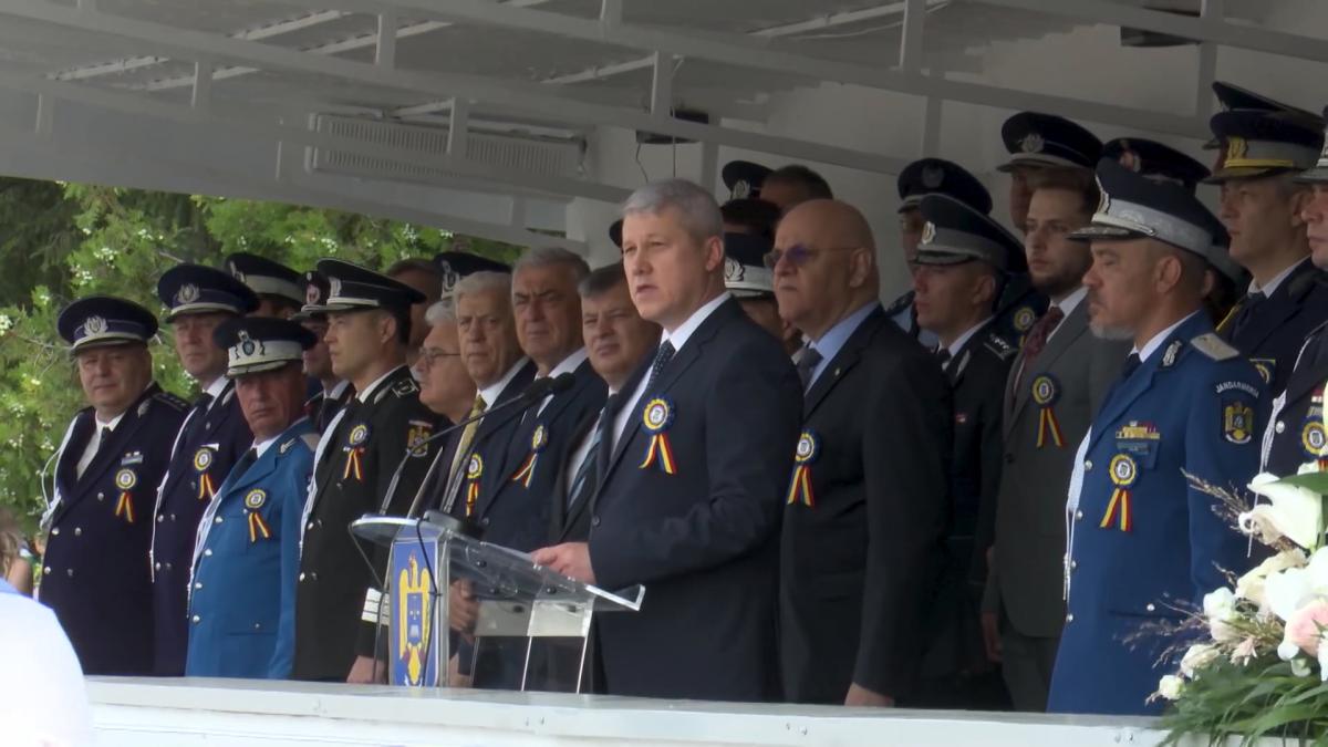 peste-800-de-studenti-ai-academiei-de-politie--avansati-in-grad--catalin-predoiu-orice-greseala-se-plateste-pe-contul-interesului-national-si-al-cetatenilor_13891700