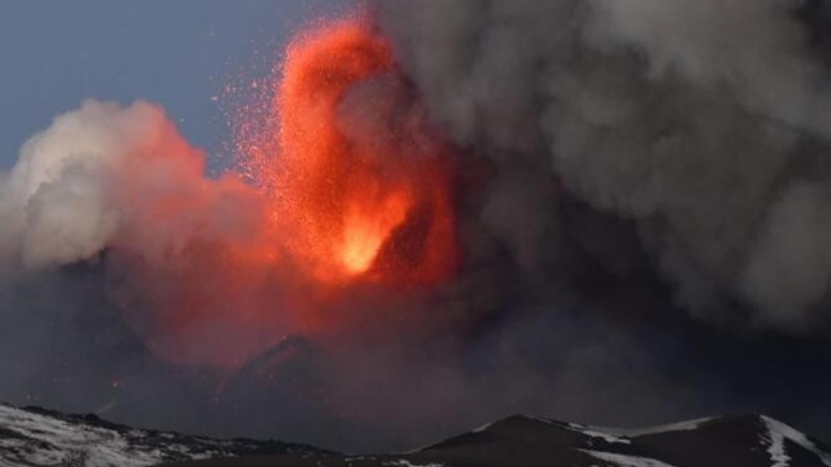 vulcanul-etna--a-erupt_93163500