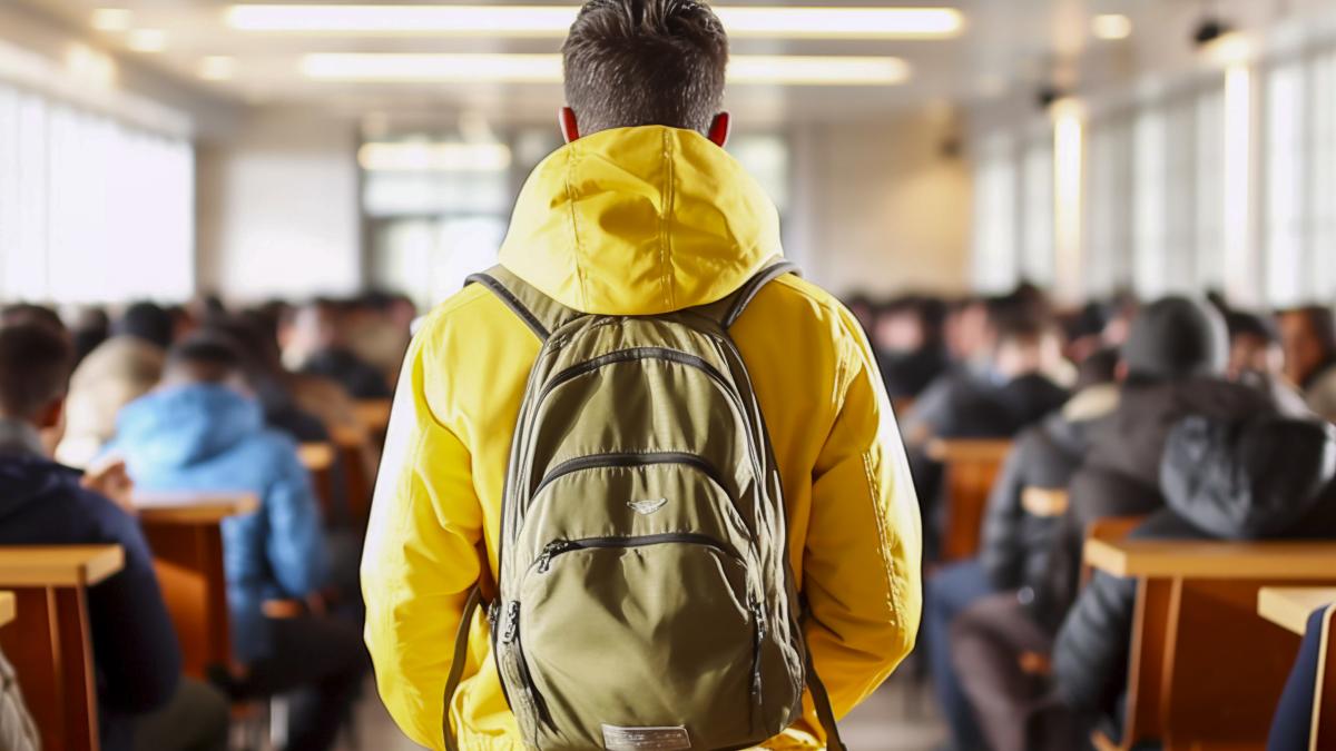 studentul-care-si-a-incendiat-profesorul--nemultumit-de-nota-primita--audiat--injuraturi-la-adresa-jurnalistilor--la-ipj_83148700