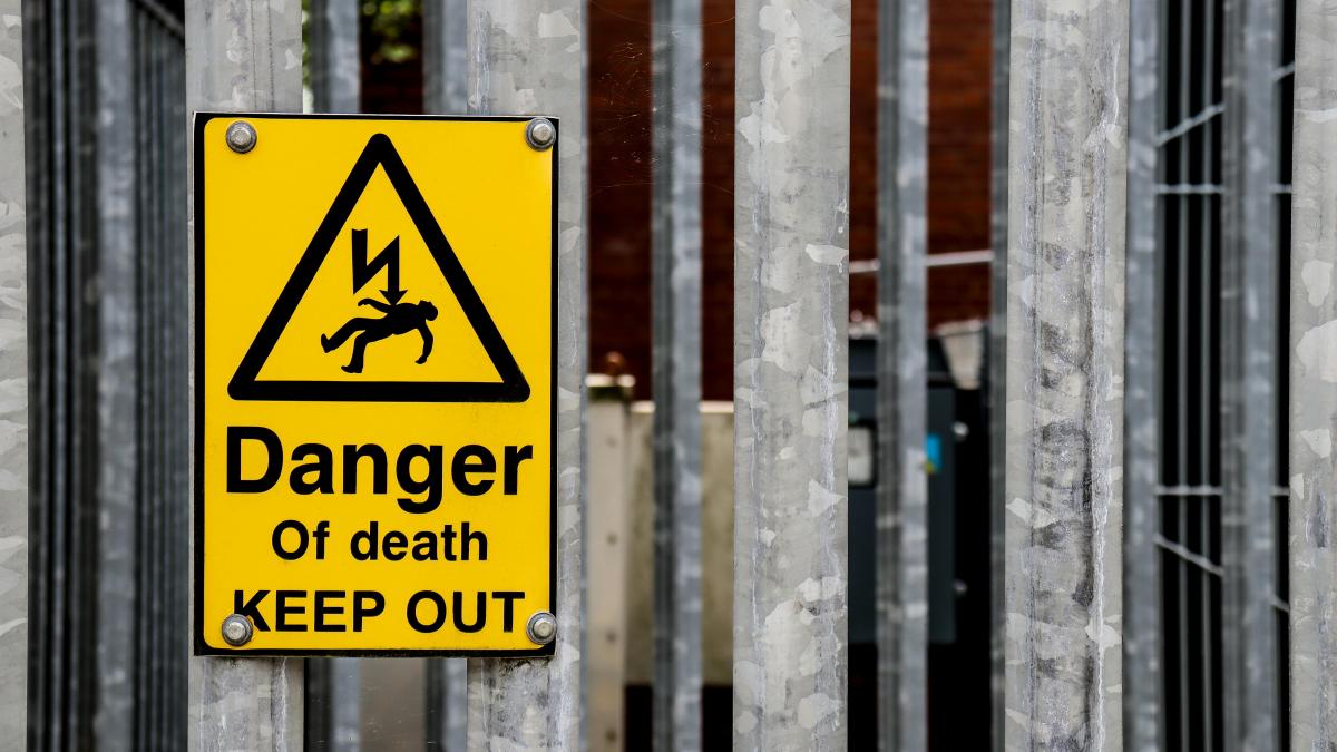 pericol_de_electrocutare_85022500