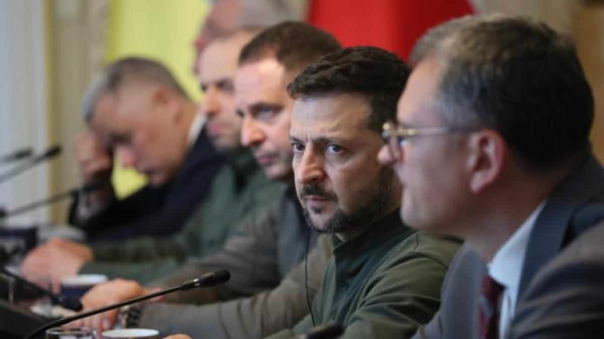 57prc--dintre-ucraineni--in-favoarea-negocierilor-cu-rusia-pentru-incetarea-razboiului_08139500