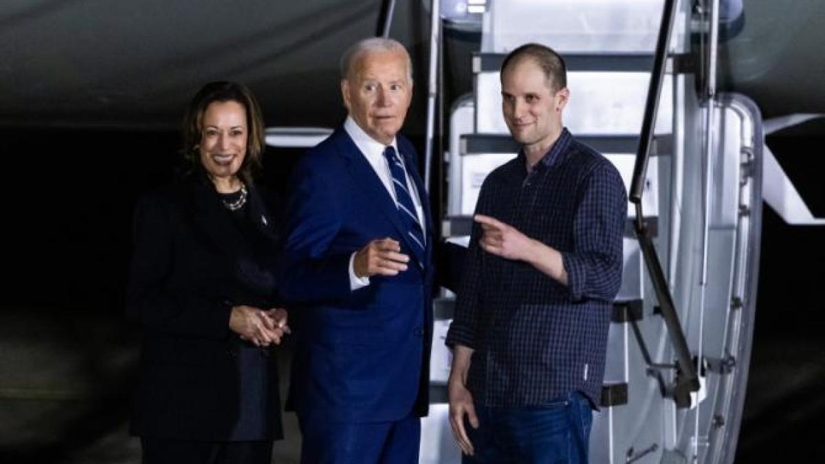 evan-gershkovich-joe-biden-kamala-harris_83738000