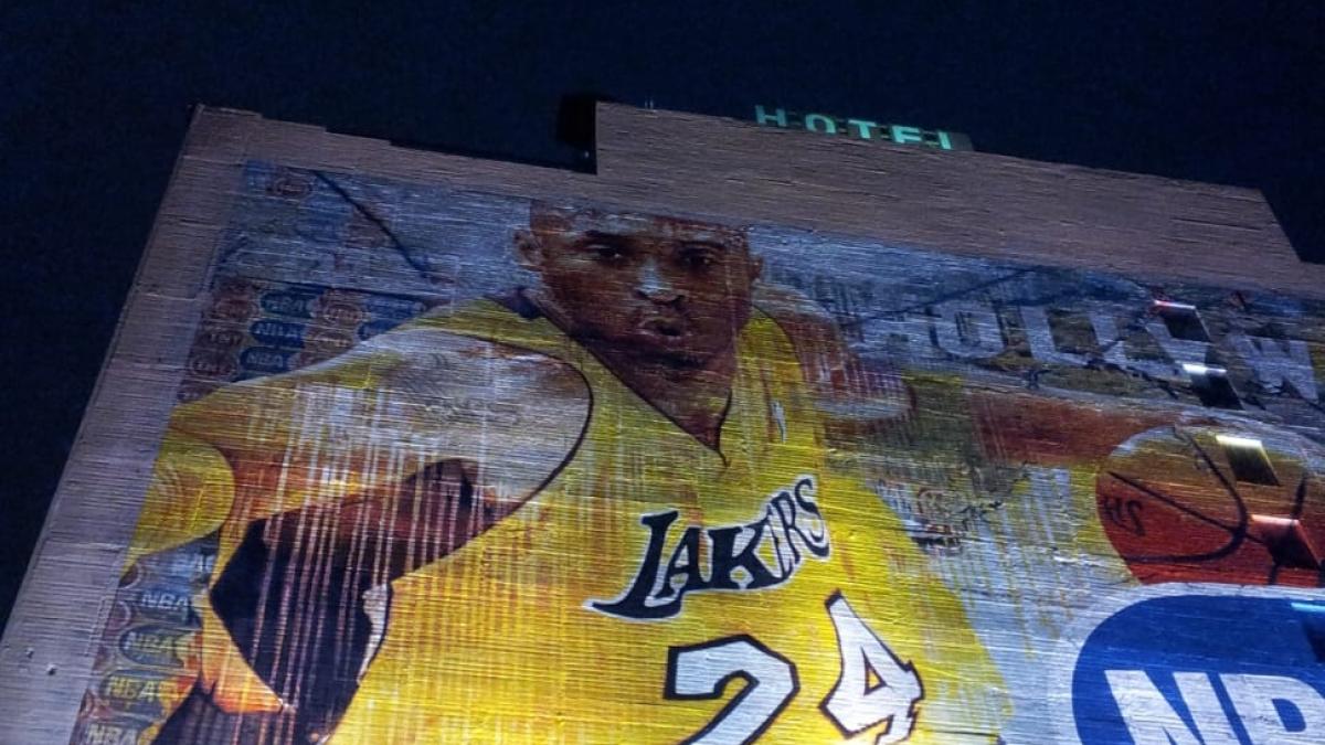 kobe-bryant-lakers-house-mural-wallpaper-preview_72996800