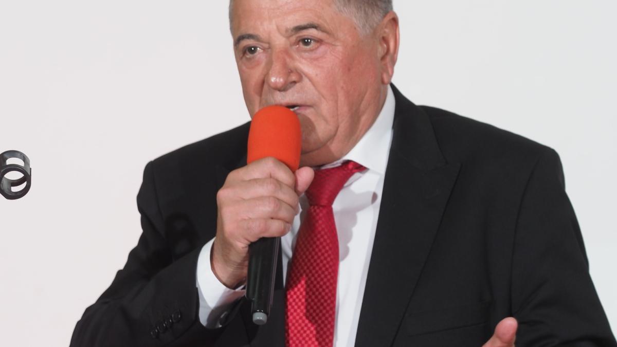 a-murit-emanoil-savin--primarul-din-busteni--dupa-ce-a-facut-infarct-pe-terenul-de-fotbal_09220300