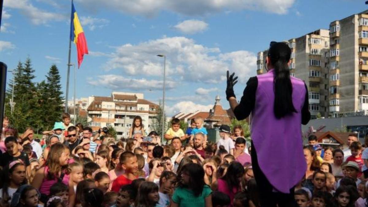 ariel-valcea-fest-junior--un-succes-de-la-prima-editie-a-festivalului--sute-de-copii-s-au-bucurat-de-cele-peste-25-de-activitati--intre-care-8-spectacole-de-teatru_38435500