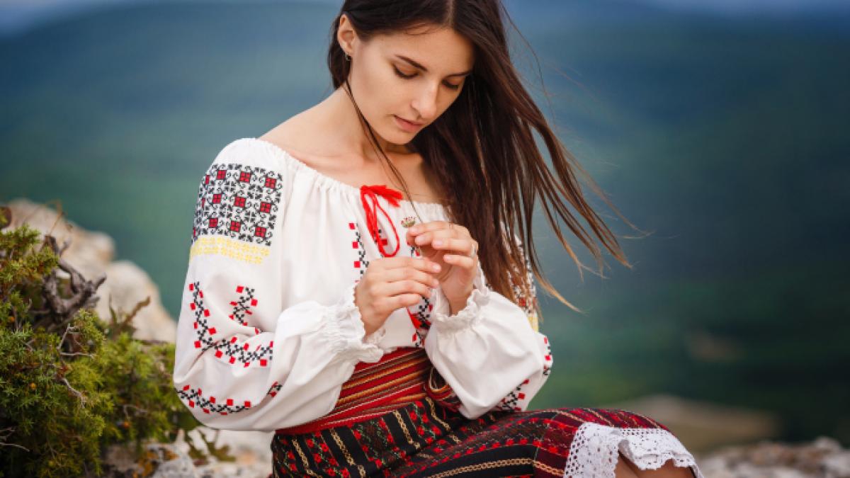 ziua-iei-ie-romaneasca-port-popular-blouse-roumain-bluza-traditionala_47427200_38734500