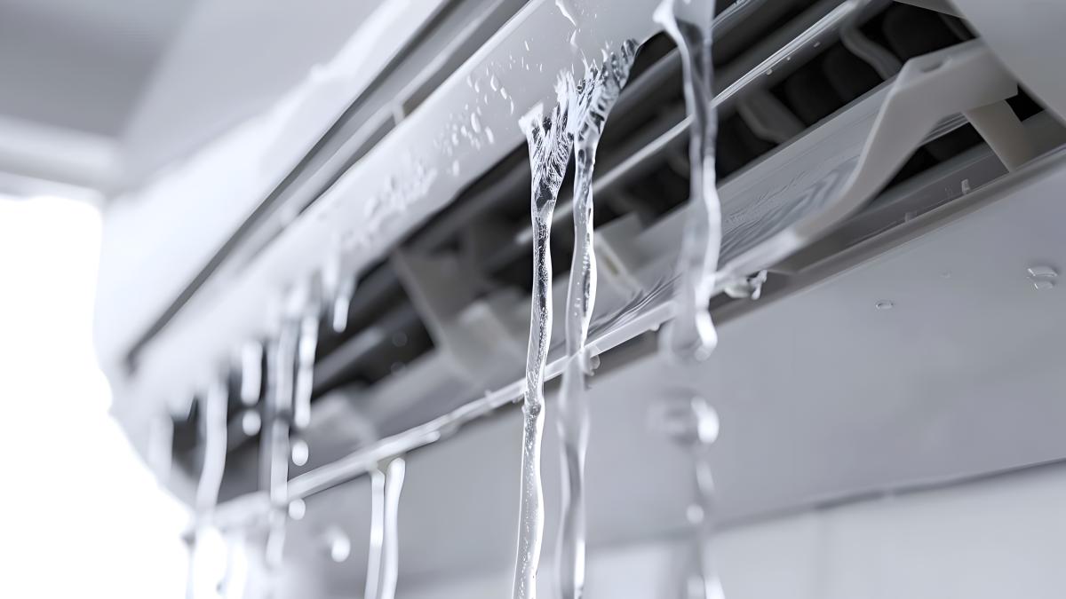 de-ce-poate-curge-apa-din-aerul-conditionat-in-casa--cum-rezolvi-problema_34001500