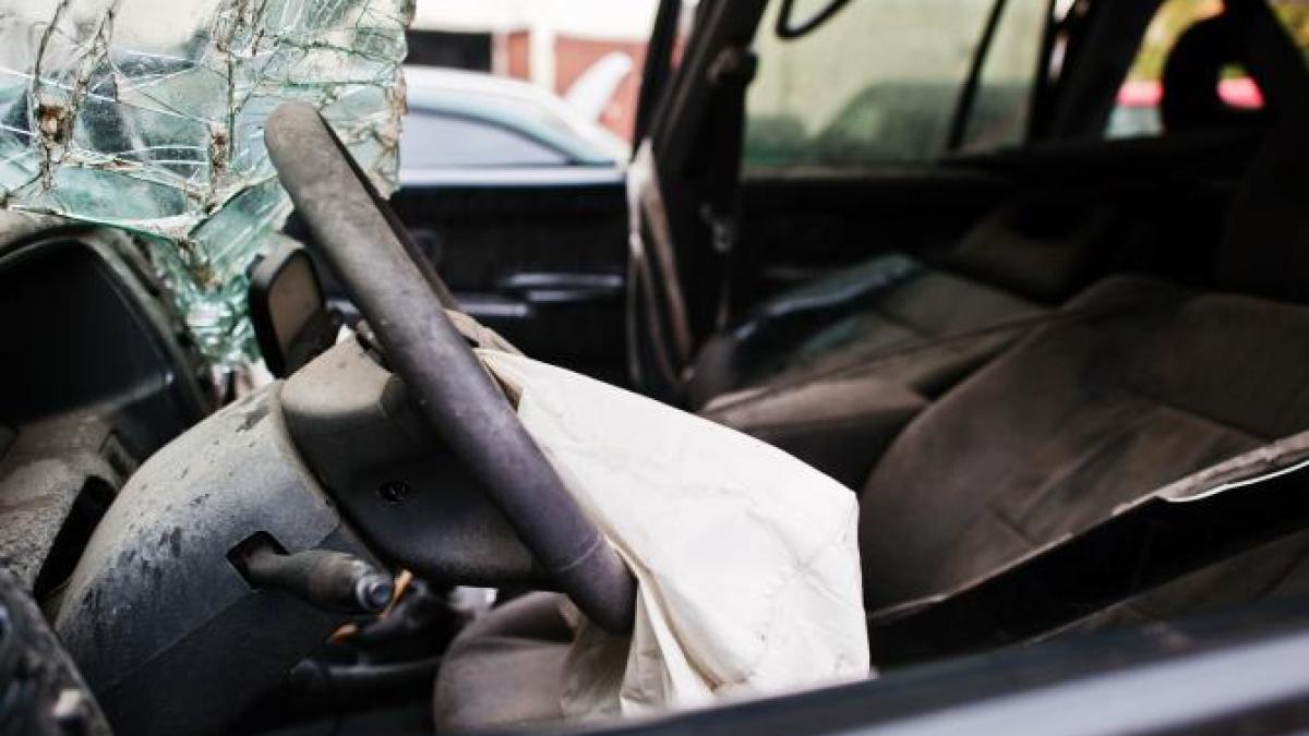 conducta-de-gaz-rupta-de-o-masina-care-a-iesit-de-pe-carosabil-in-giurgiu_95904200