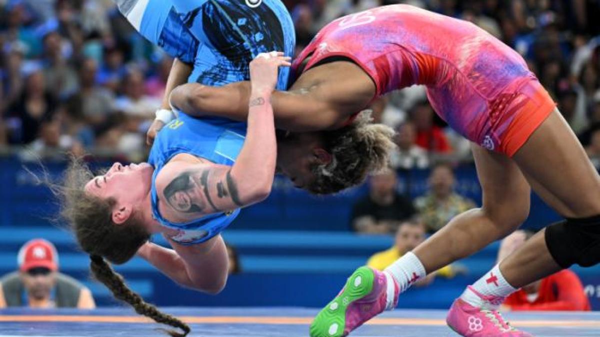 lupte-jo-2024-catalina-axente--traumatism-la-cervicala--a-fost-transportata-la-spital---semnele-motrice-sunt-ok--nervii-functioneaza_24164900