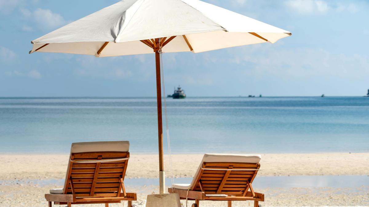 plaja-pexels-sezlonguri_16990600