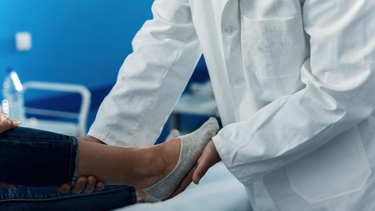 boala-care-necesita-o-atentie-deosebita-asupra-piciorului-si-valoarea-normala-a-tensiunii--dr--sorin-baila-o-simpla-rosatura-a-unui-pantof-poate-sa-fie-inceputul-sfarsitului_07199300