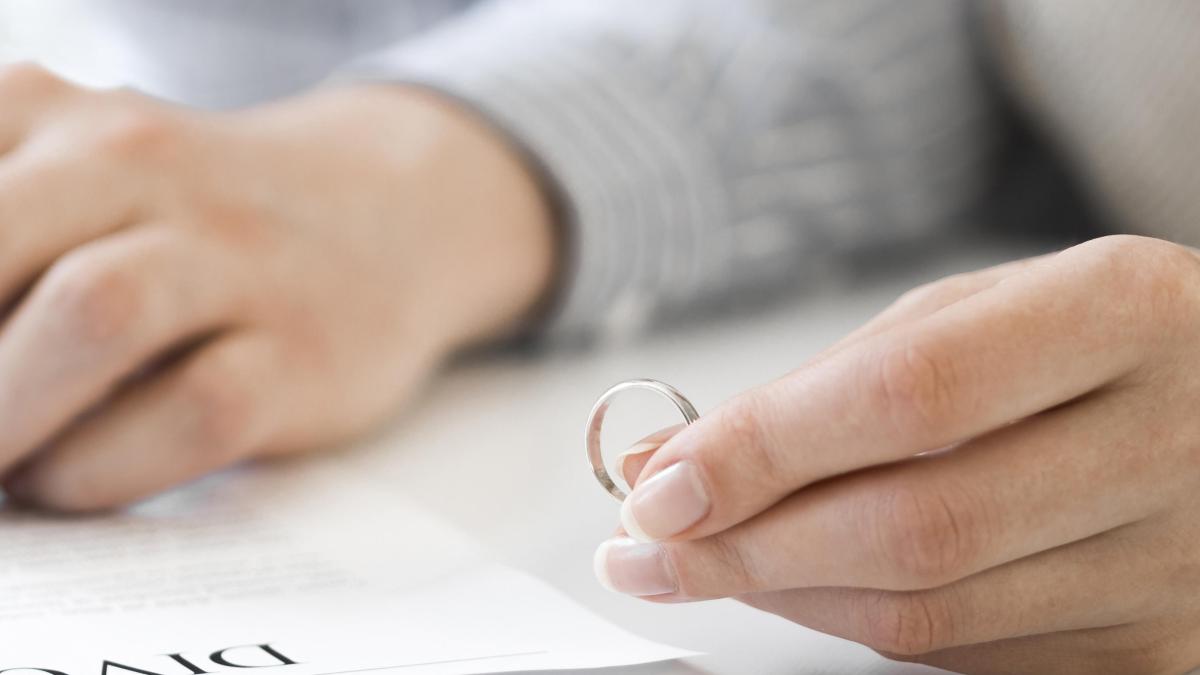 china-pune-bete-in-roate-cetatenilor-sai-care-vor-sa-divorteze-ce-regula-stupida_46937000