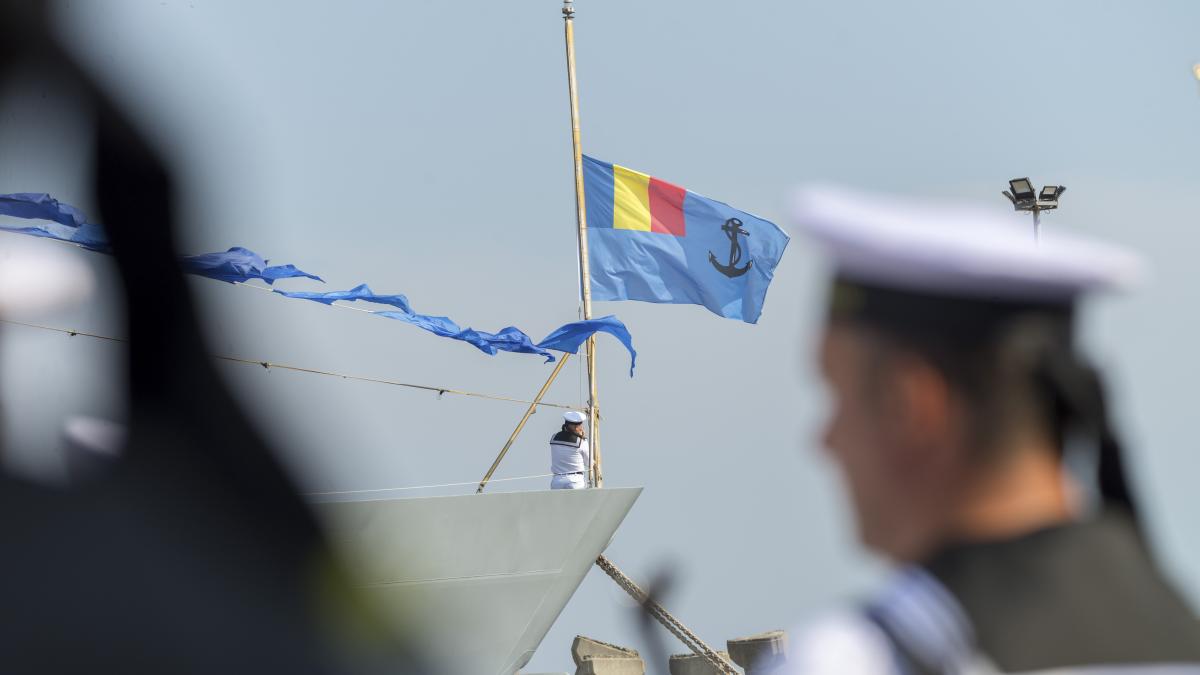 ziua-marinei-2024--ciolacu-la-manastire--ciuca-langa-iohhannis--unde-se-afla-ceilalti-lideri_14329100