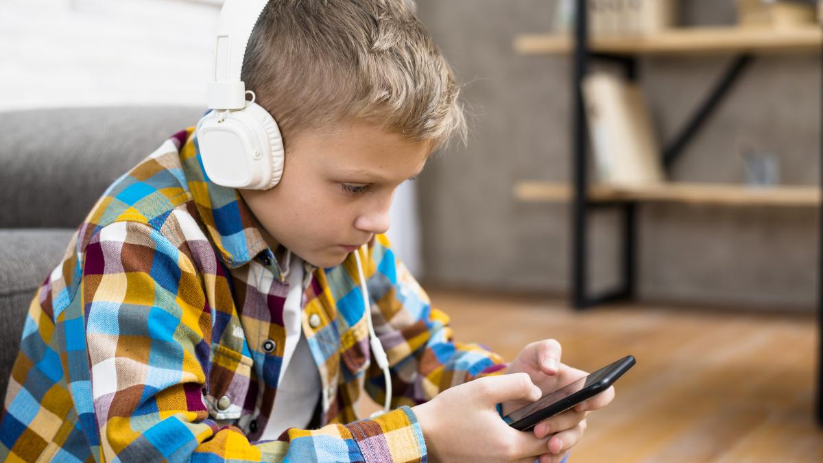 copiii-care-primesc-smartphone-uri-pentru-a-opri-crizele-de-furie-nu-invata-sa-isi-controleze-emotiile--conform-unei-noi-cercetari_31737700