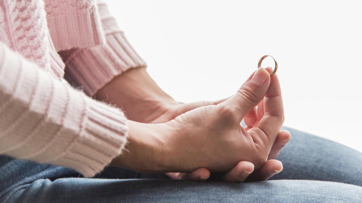 prc-e2prc-80prc-9dpoate-deveni-foarte-coplesitorprc-e2prc-80prc-9d--psihoterapeut-divortul-are-un-impact-pe-mai-multe-nivele_95601500