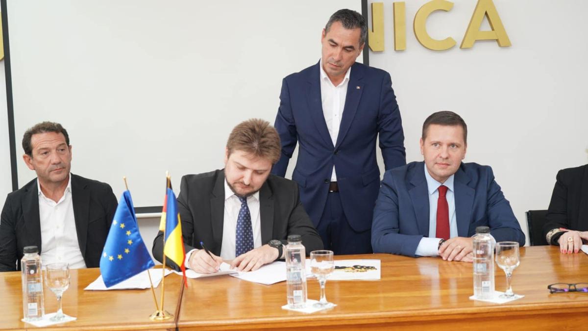 corneliu-stefan--semnare-contract-moreni-sa-devina-centru-national-de-aparare_31166900