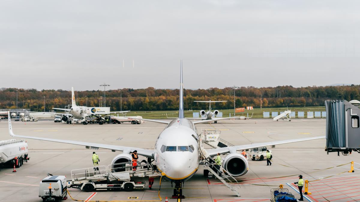 traficul-pe-patru-aeroporturi-din-germania--perturbat-de-activistii-pentru-clima_84149600