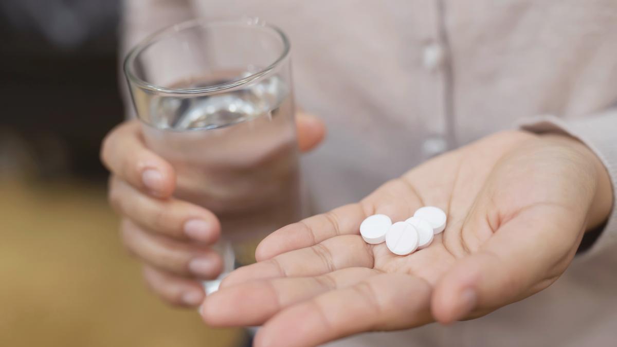 aciditatea-gastrica-si-legatura-cu-aspirina--dr--bogdan-martian-sanador--avertisment-pot-aparea-niste-complicatii_43669900