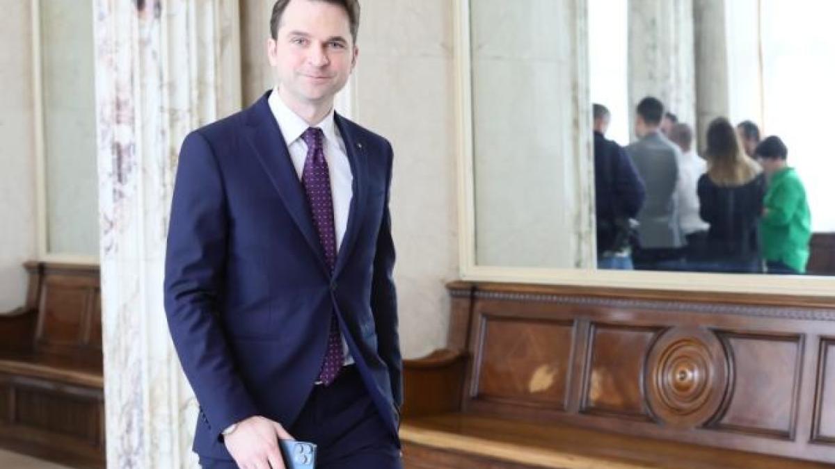 burduja-a-rupt-gura-targului--cum-a-venit-sa-si-depuna-candidatura-pentru-primaria-capitalei--video_38962300