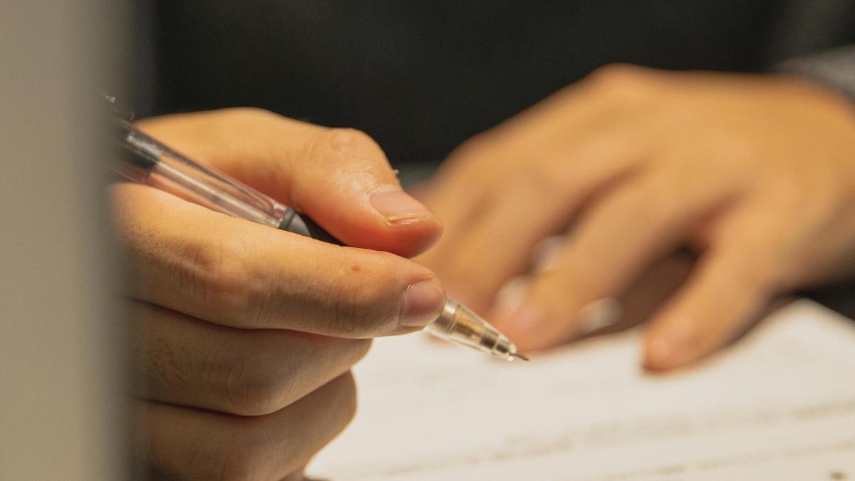 semnare-petitii-1-pexels_71532800