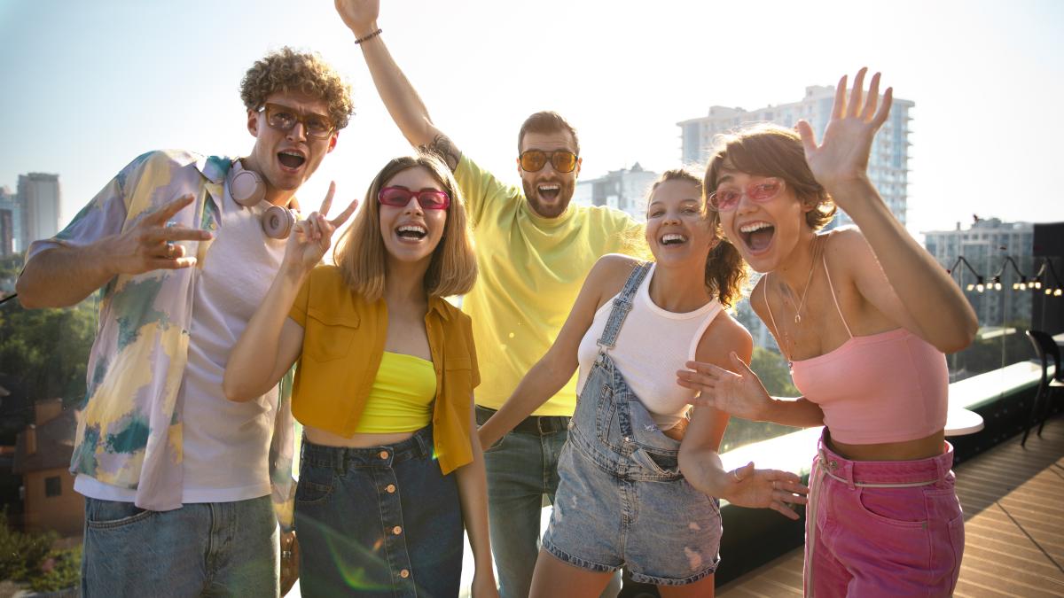 young-people-partying_47782600