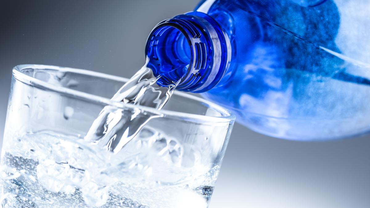 apa-minerala_12883600