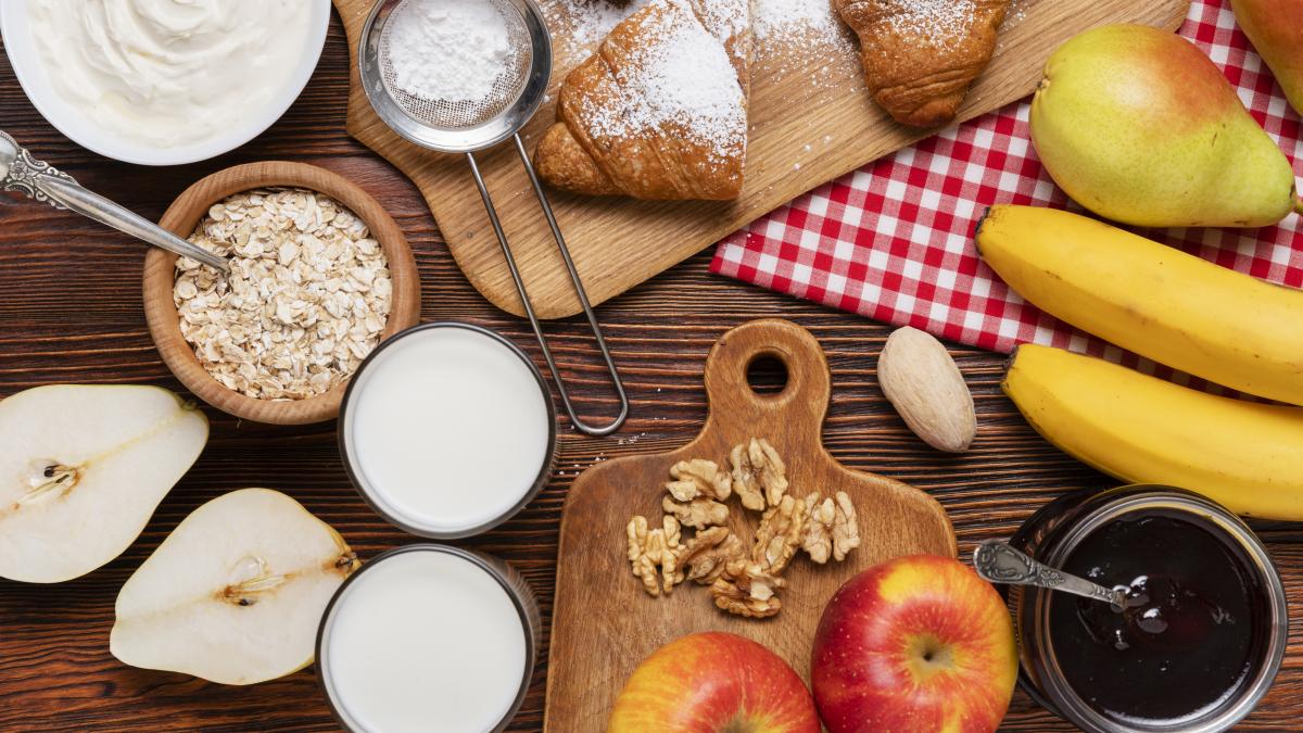 meniu-de-dieta--cori-gramescu--trei-mese-si-o-gustare-care-te-vor-ajuta-sa-slabesti-te-bucuri-de-produsele-preferate---paine--paste--lactate--fructe_08168500