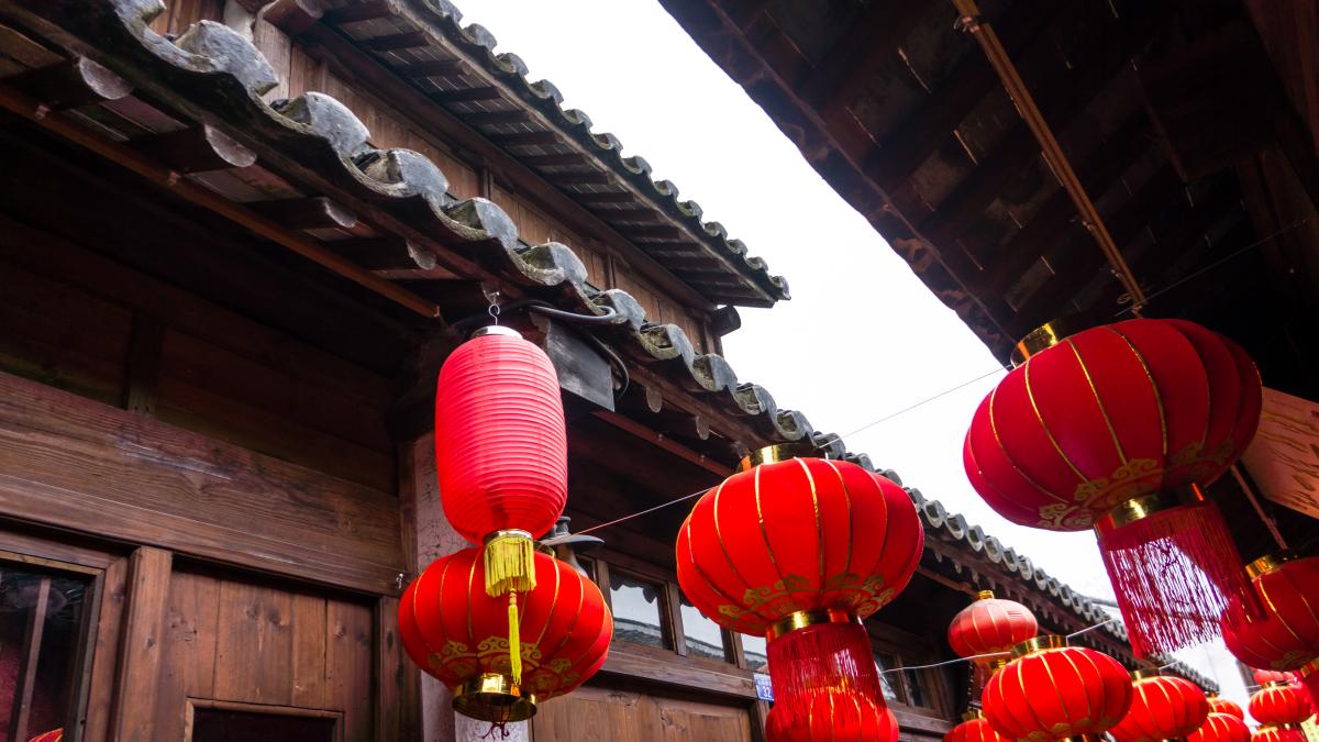 festive-chinese-red-lantern-decorations_35386800
