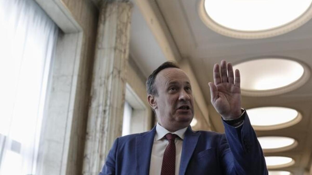 adrian-caciu-mipe-a-semnat-ordinul-de-ministru-pentru-primele-didactice_01494200