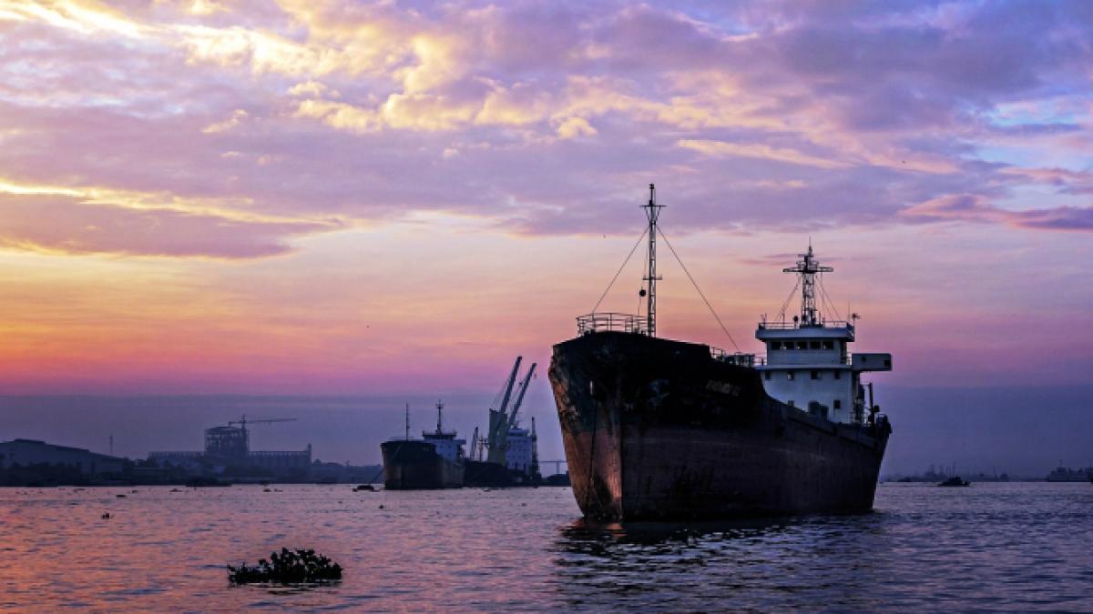 o-noua-nava-esuata-pe-canalul-sulina_42833300