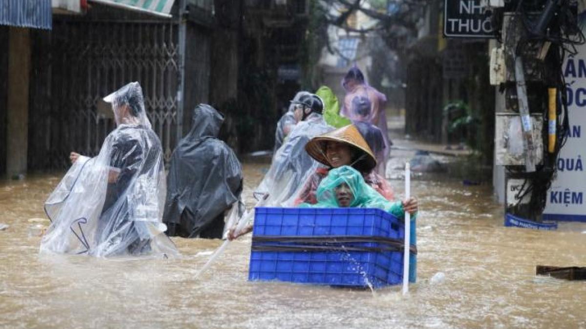 peste-180-de-morti-in-urma-taifunului-yagi--fluviul-din-hanoi--la-cel-mai-mare-nivel-din-ultimele-2-decenii-1_16183600