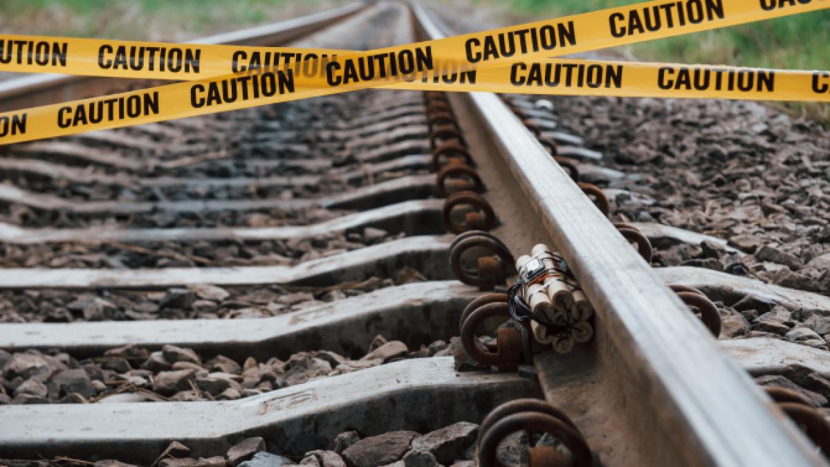 vagoanele-unui-tren-care-circula-pe-ruta-craiova---bucuresti--deraiate--a-fost-activat-planul-rosu-de-interventie_82369500