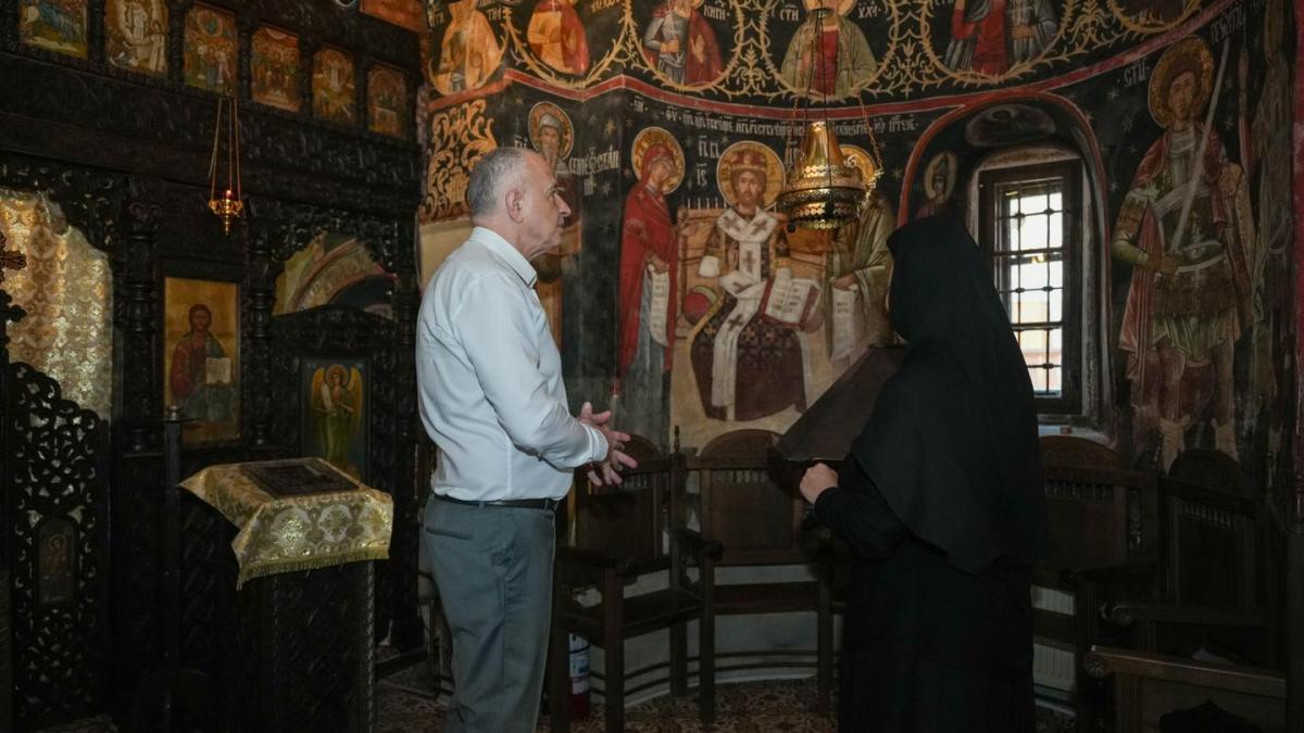 mircea-geoana-biserica_89810500