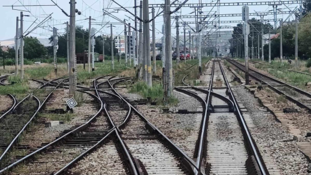 traficul-feroviar--in-continuare-afectat-de-ploile-torentiale--restrictii-de-circulatie-si-sectie-cf-inchisa-in-galati_12344000