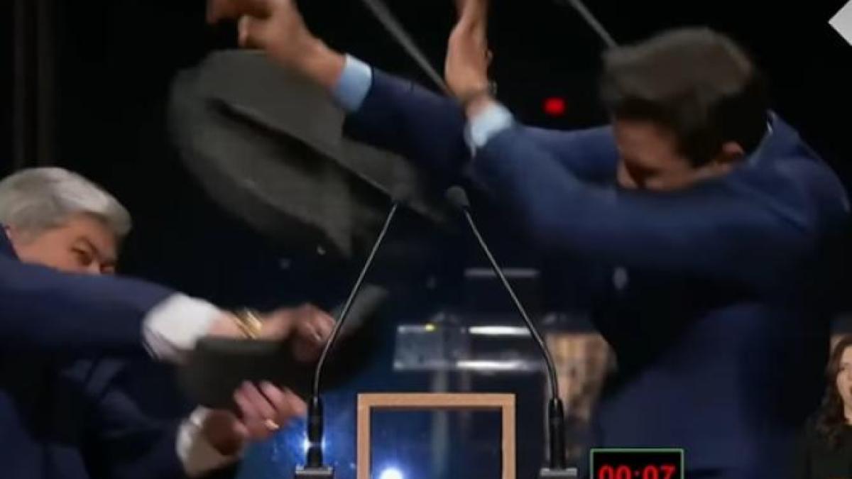 dezbatere-cu-scantei-in-direct-la-tv-un-candidat-la-primaria-din-sao-paulo-si-a-lovit-adversarul-cu-scaunul-pana-a-ajuns-la-spital_75440700