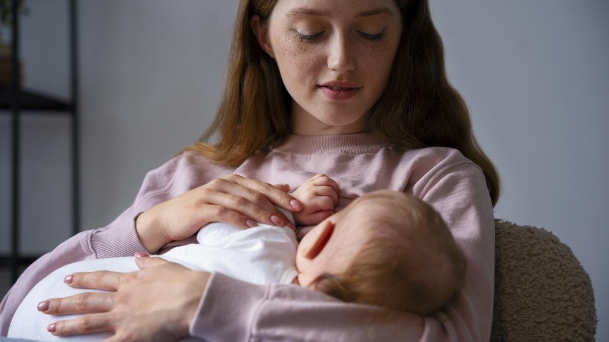 cat-de-sigura-este-alaptarea-in-cazul-femeilor-care-s-au-tratat-de-cancer-la-san_68862300