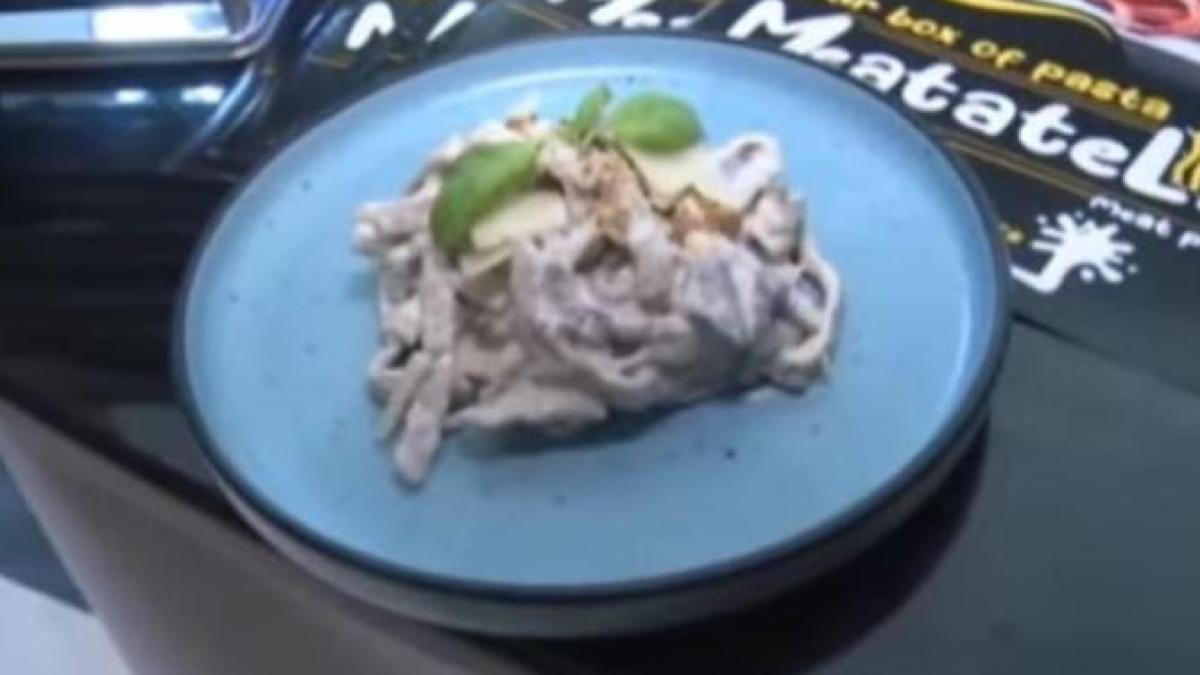 tagliatelle-facute-din-carne--inventia-unor-studentie-de-la-universitatea-de-stiinta-din-iasi_54576700